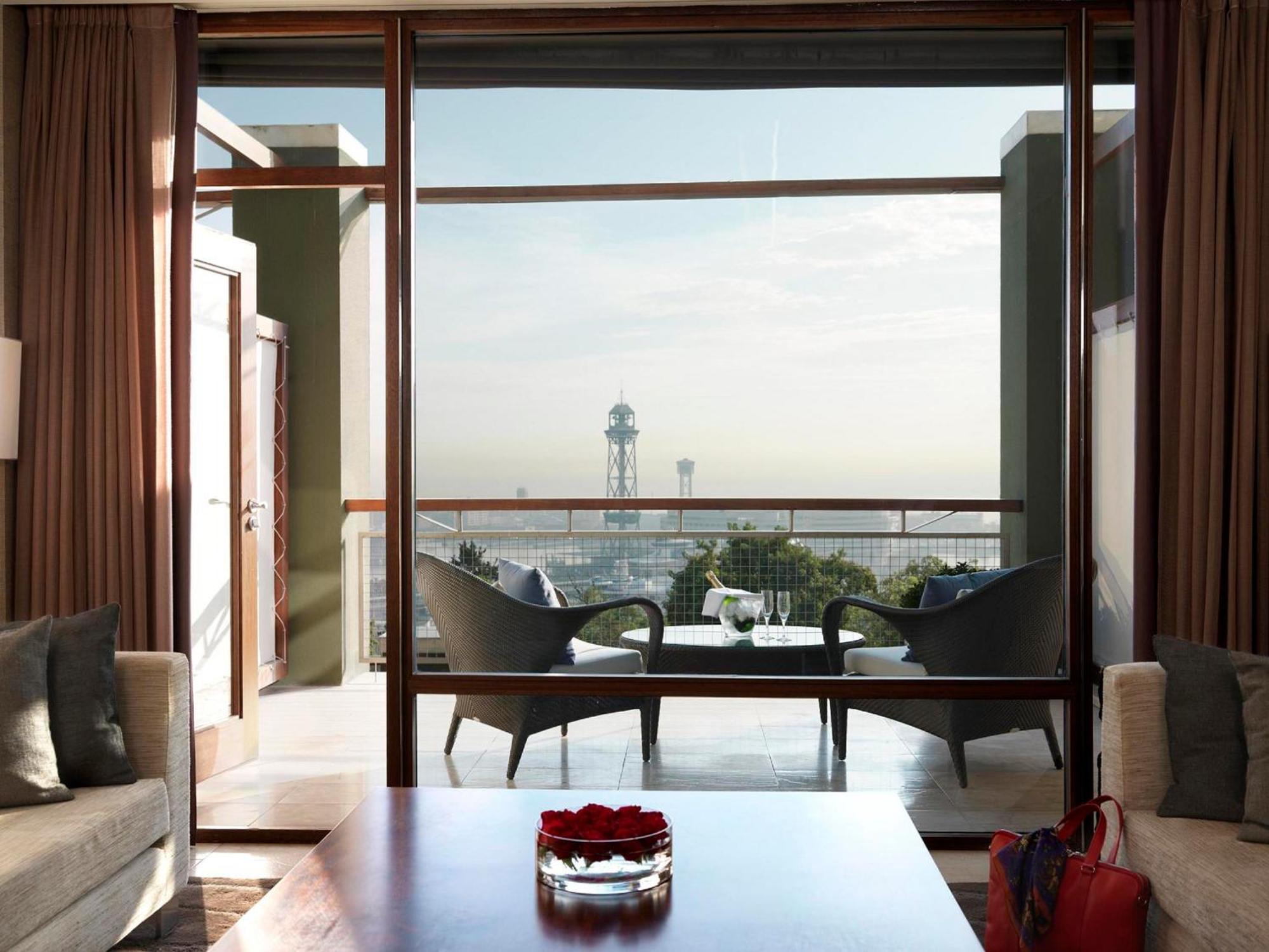 فندق ميرامار برشلونة جي إل الغرفة الصورة A view of the Marina from a suite at the Address