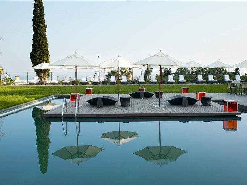 فندق ميرامار برشلونة جي إل المظهر الخارجي الصورة The pool at the hotel